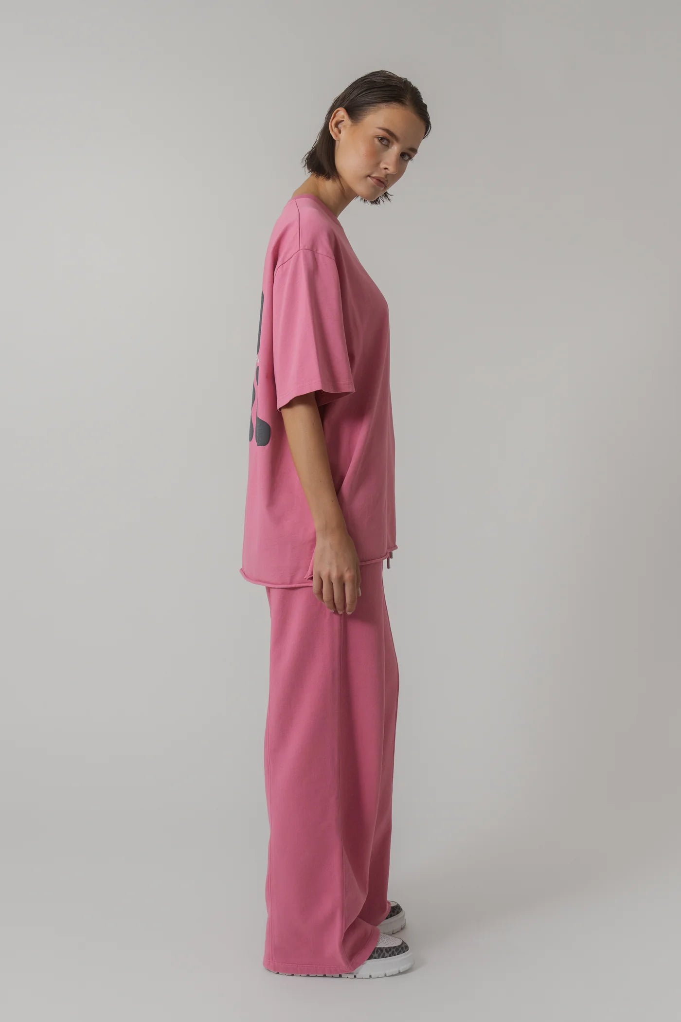 OH APRIL Boyfriend T-Shirt “Oh April Era” - deep pink